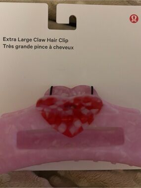 Lululemon pink heart extra large claw hair clip NWT 💗❤️